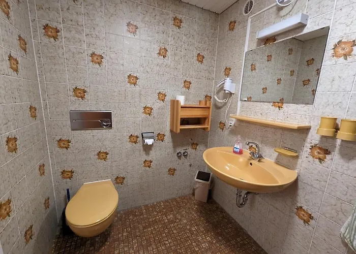 C3 Albmatte-fewo Sauna, Hallenbad Aussenbecken Massagen Nebenan